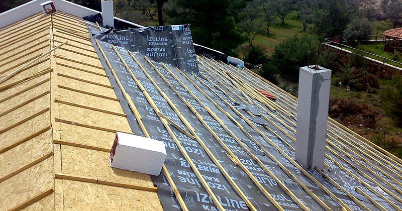 Hatay EPDM Kauçuk Çatı – OSB üzerine serilmiş nefes alan su yalıtım örtüsü ve çıtalama